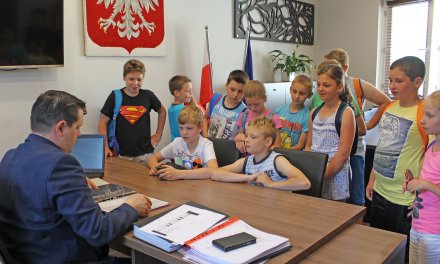 Burmistrz opowiada młodzieży o inwestycjach na najbliższe lata